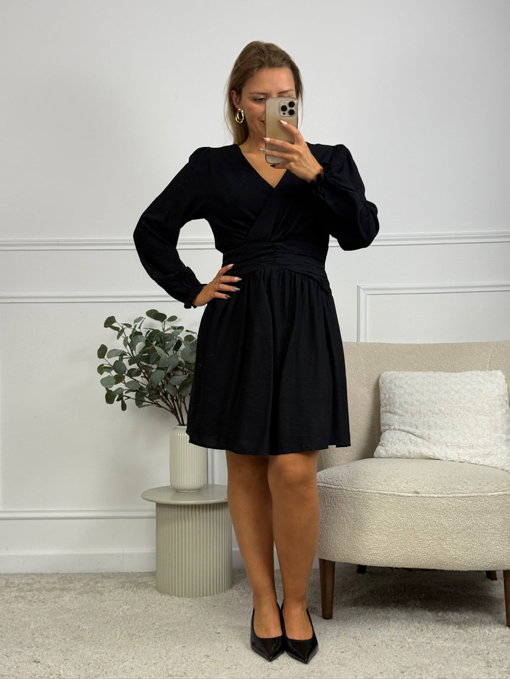 ROBE LEIGHTON