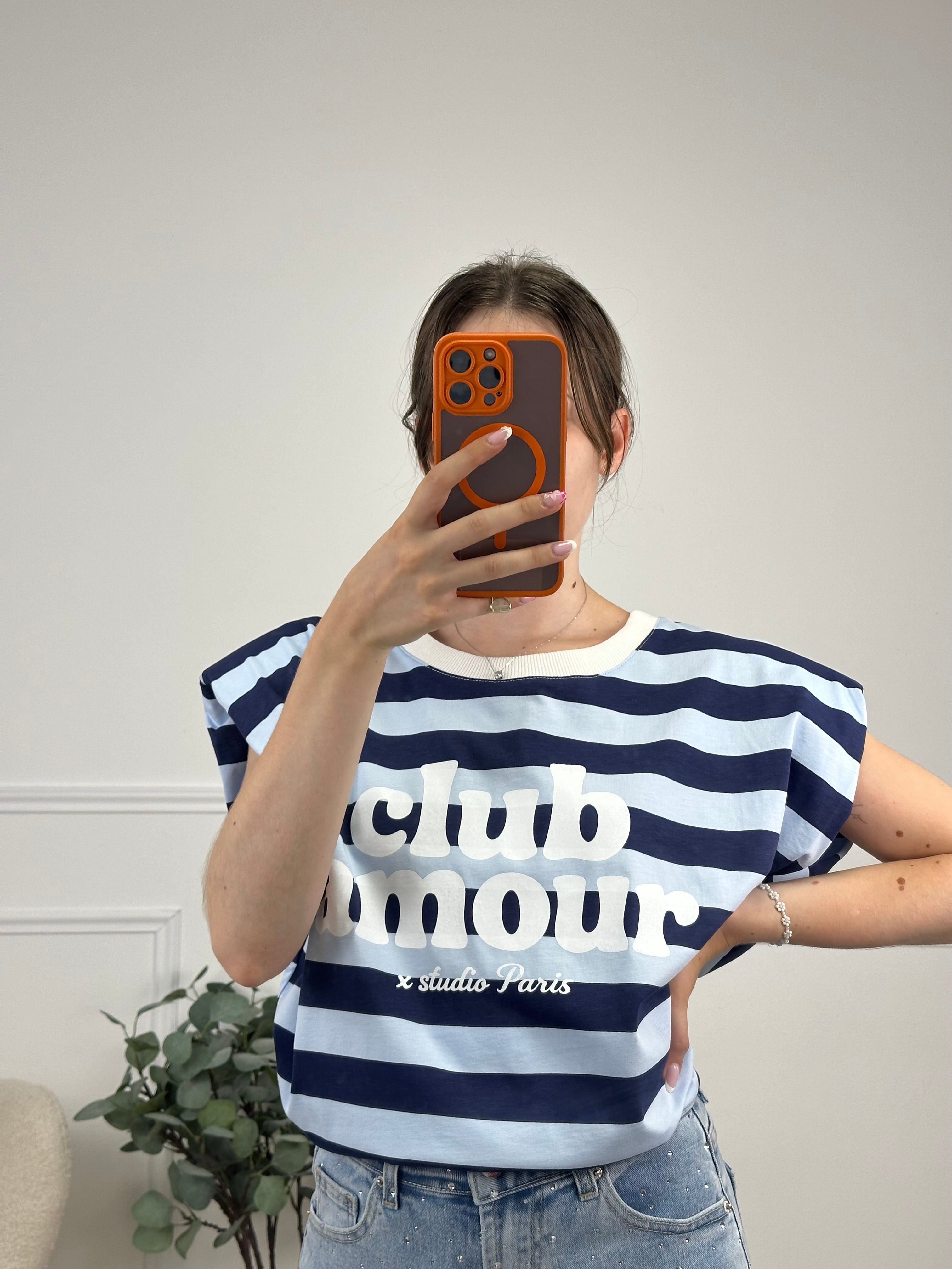 T-SHIRT CLUB