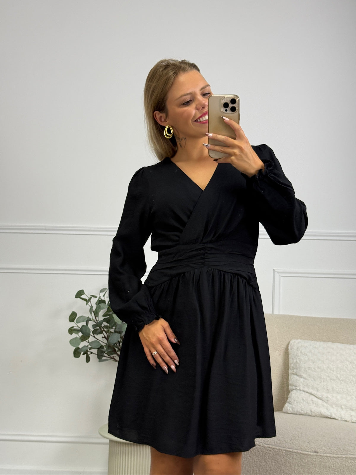 ROBE LEIGHTON