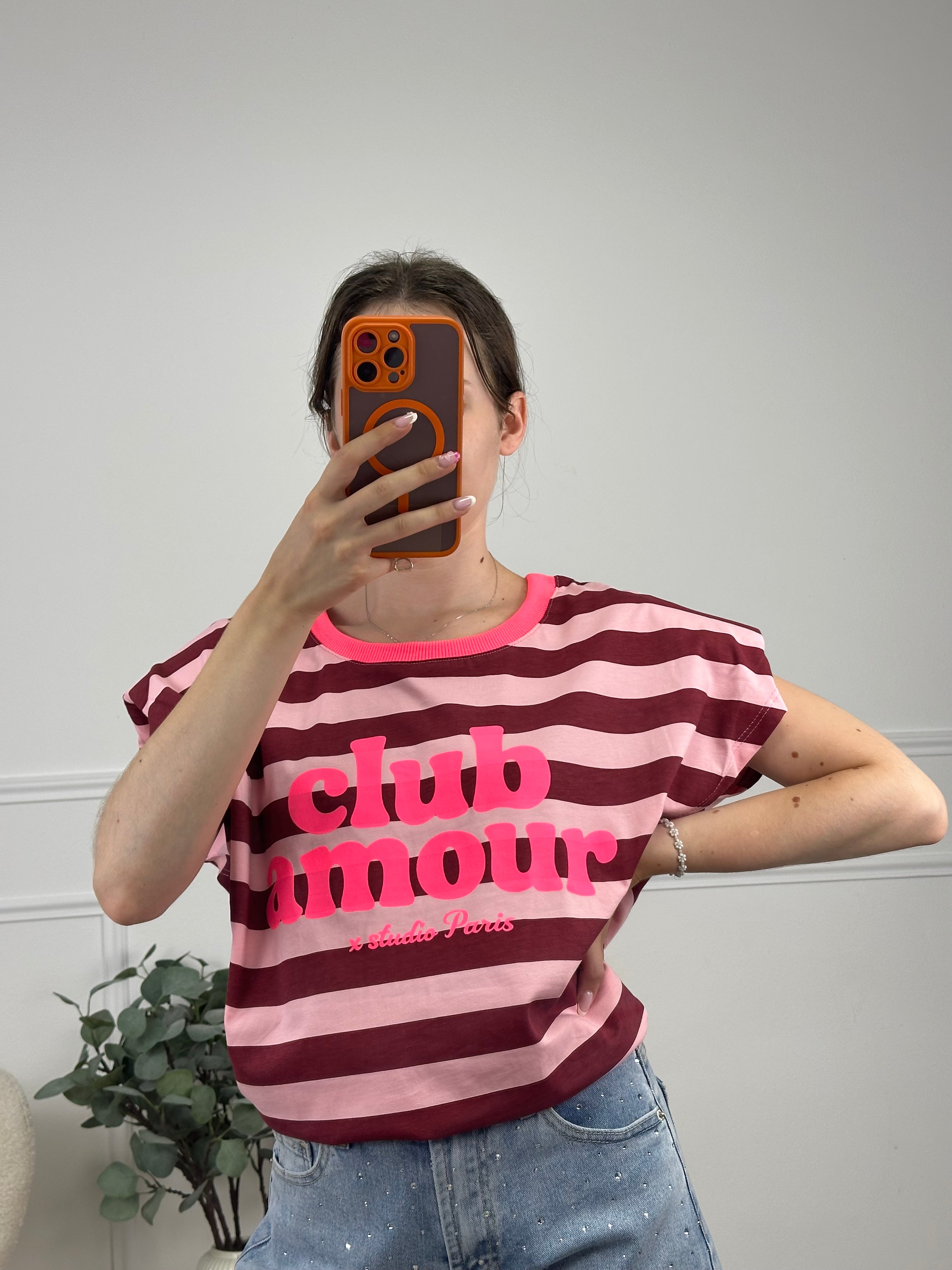 T-SHIRT CLUB