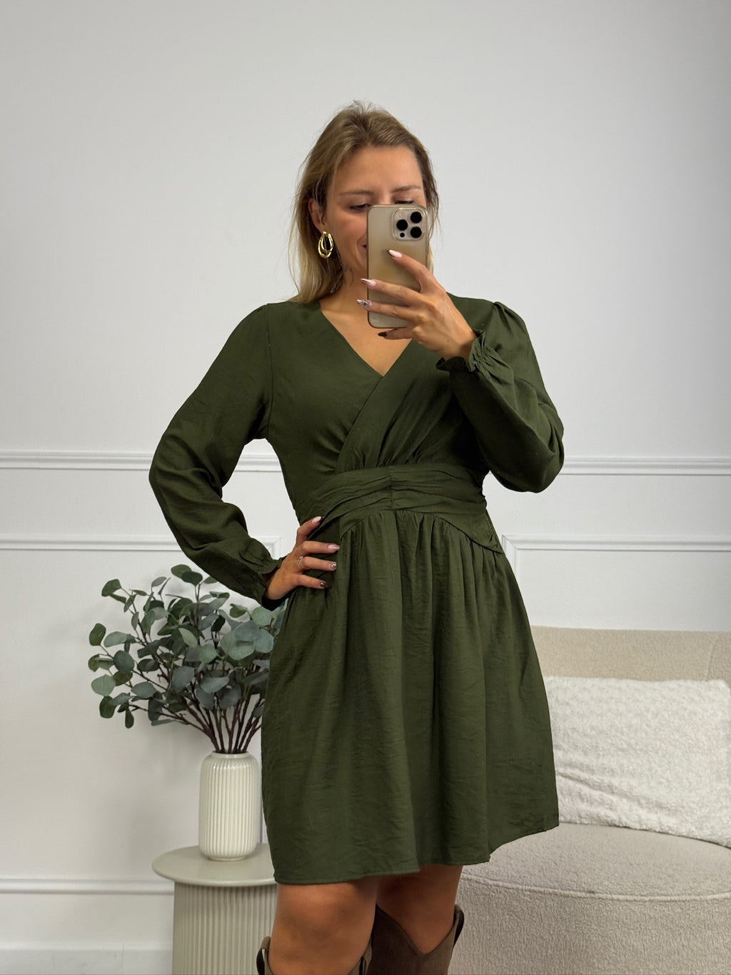 ROBE LEIGHTON