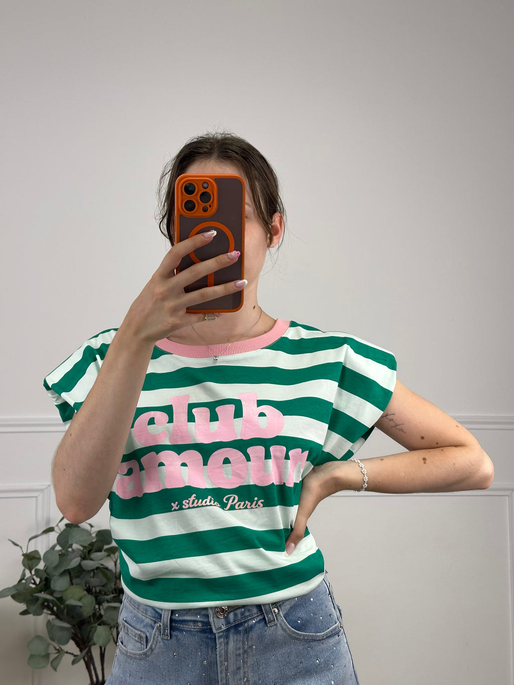 T-SHIRT CLUB