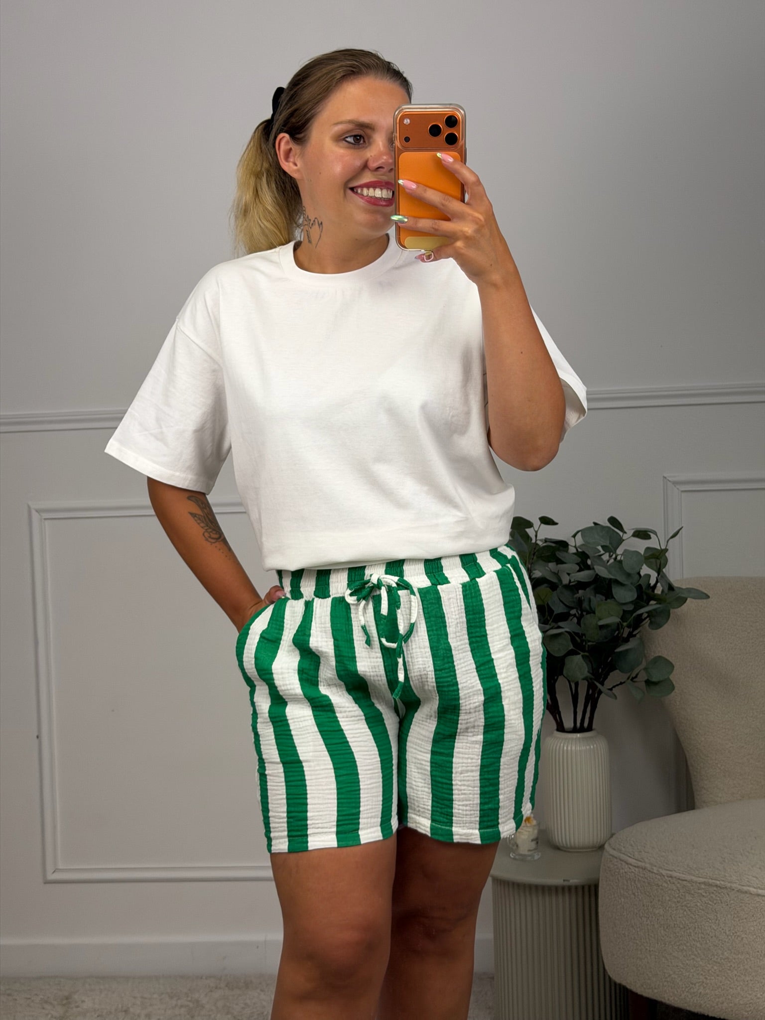 SHORT LEONNY