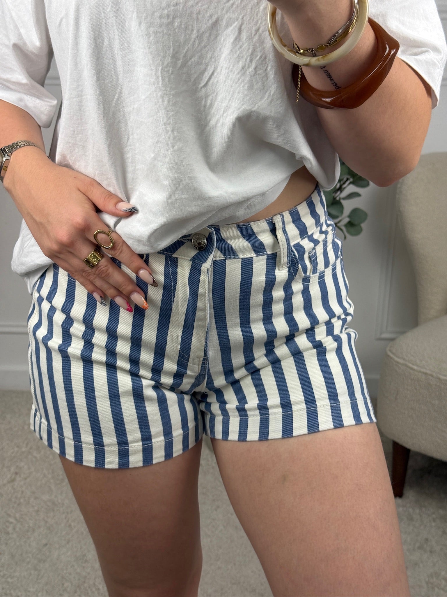 SHORT THALY