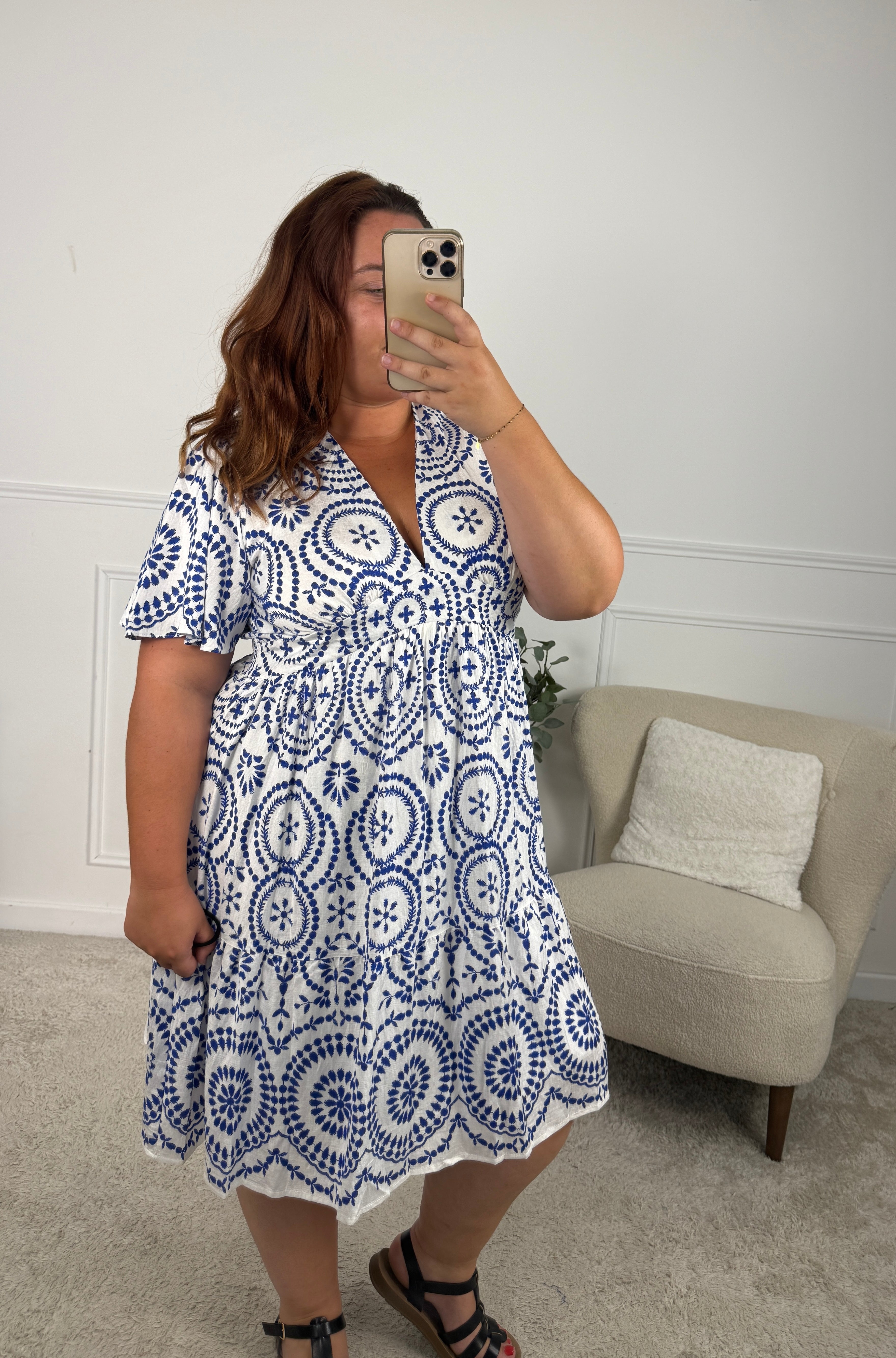 ROBE LADY